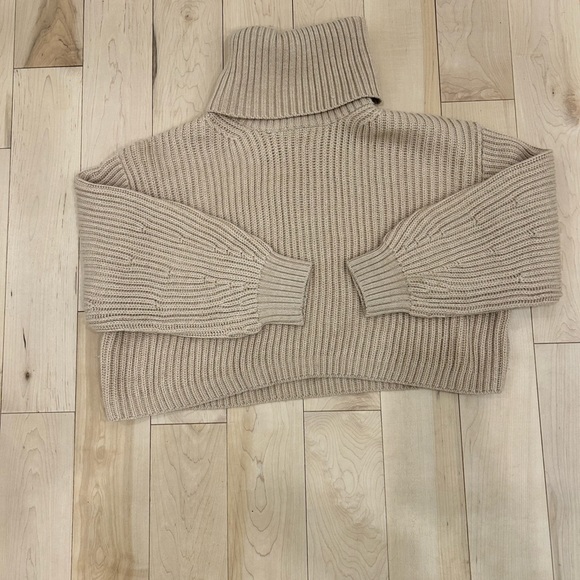 Aritzia Babaton Guell Sweater xs - Picture 2 of 3